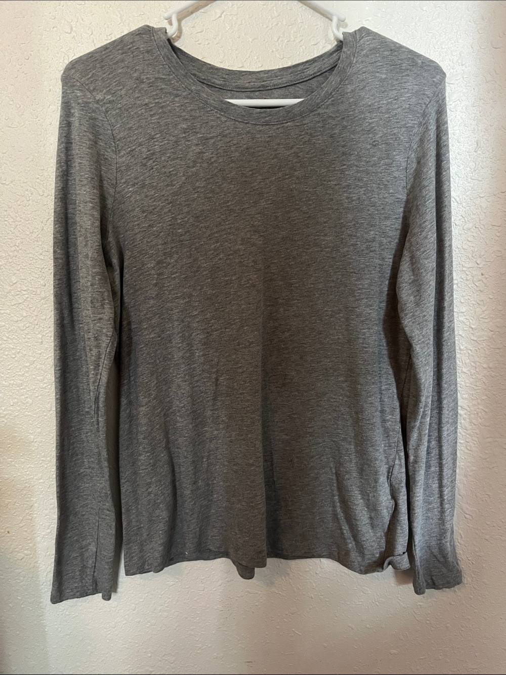 Classic Women's Long-Sleeve Crewneck Shirt - Gray